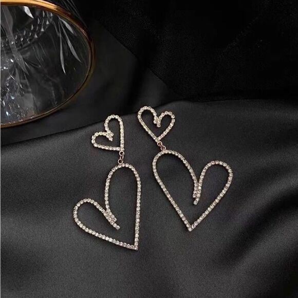 💛 Betsey Johnson double heart rhinestone dangle earrings 💛 - Picture 5 of 9